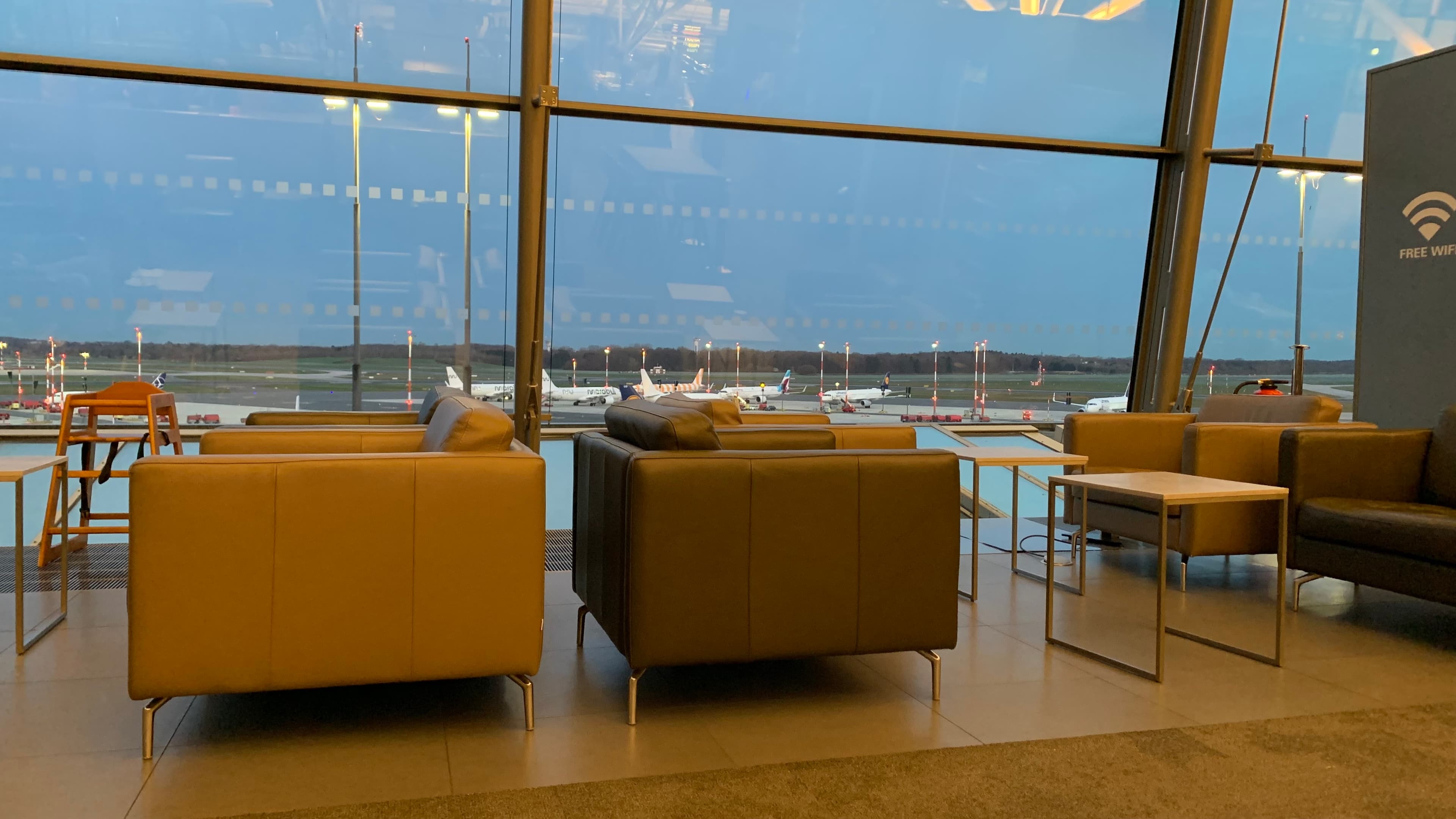 Cover Image for Hamburg Airport Lounge Review - Priority Pass Experience