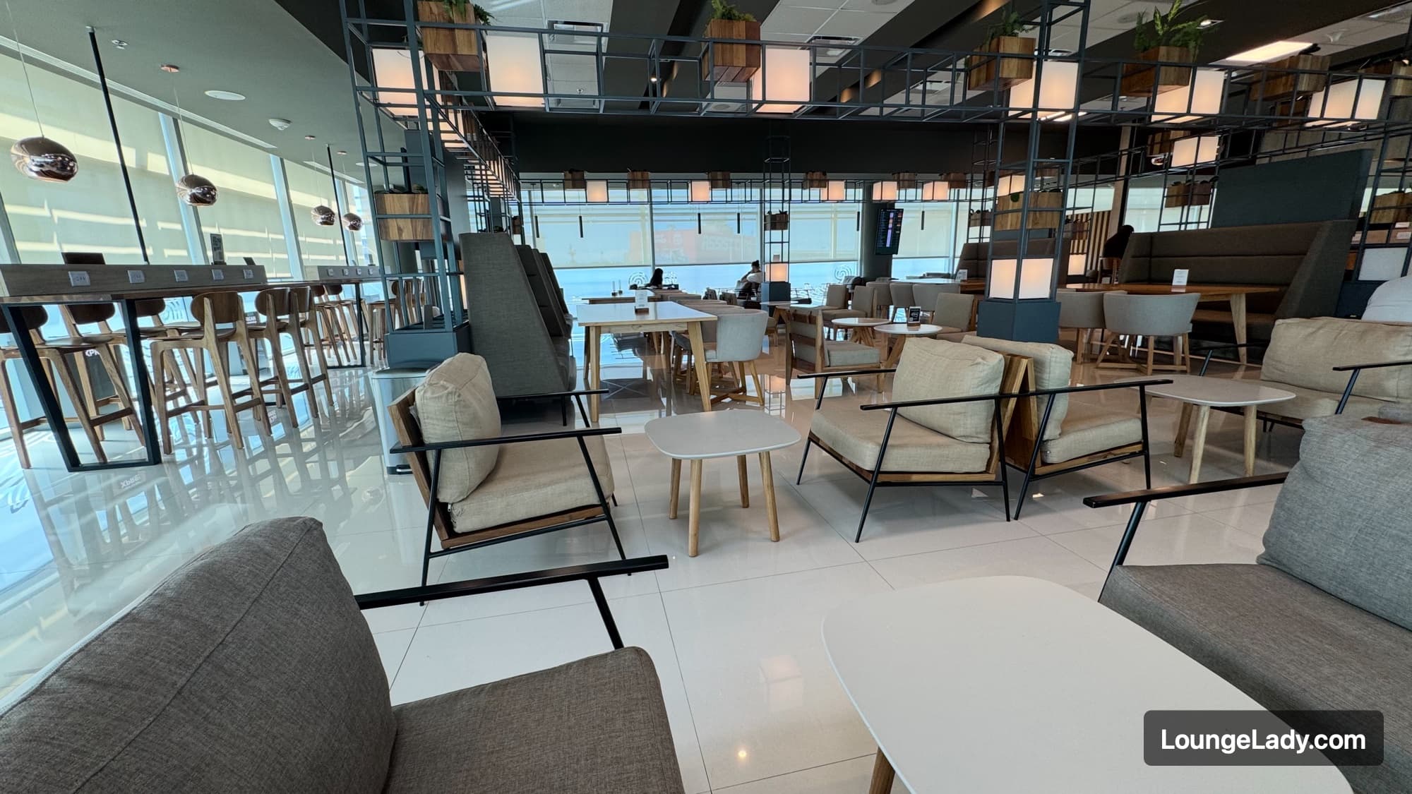 Cover Image for Ezeiza Airport Lounge Review - Priority Pass, Great Food & a Kids Area