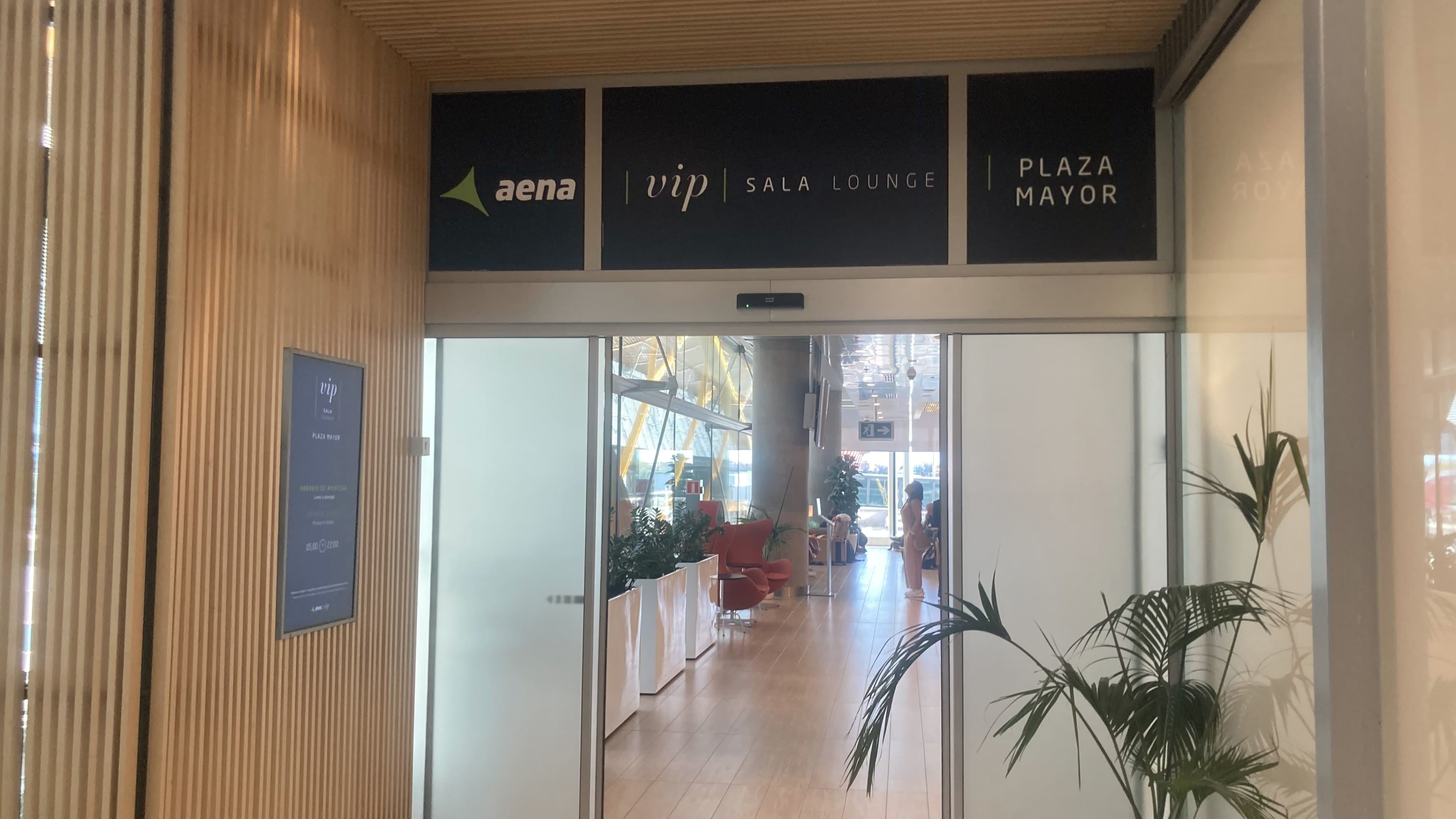 Cover Image for Plaza Mayor Lounge Review at Madrid Airport (MAD) - Priority Pass