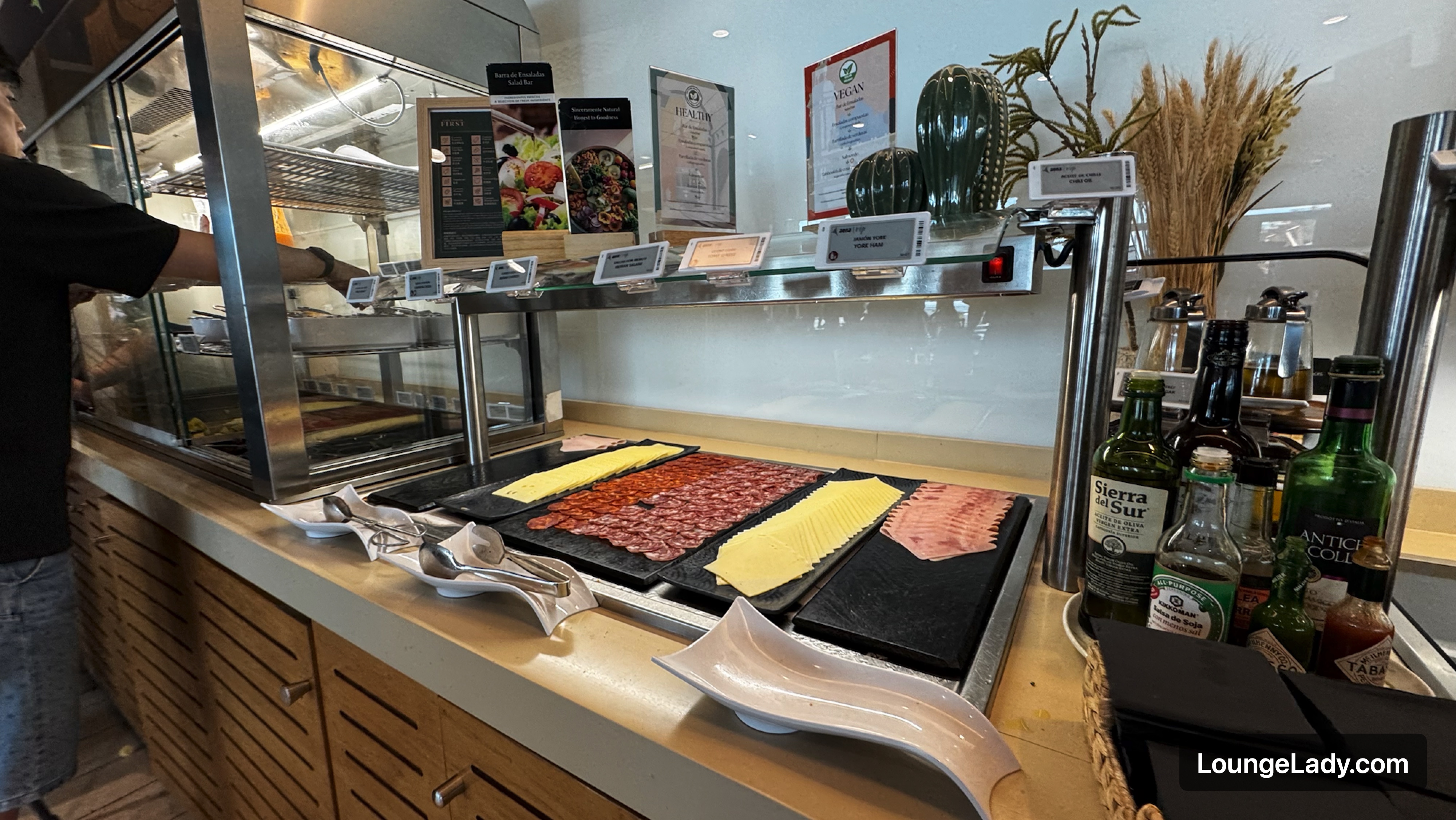Cold food and buffet counter in the main area